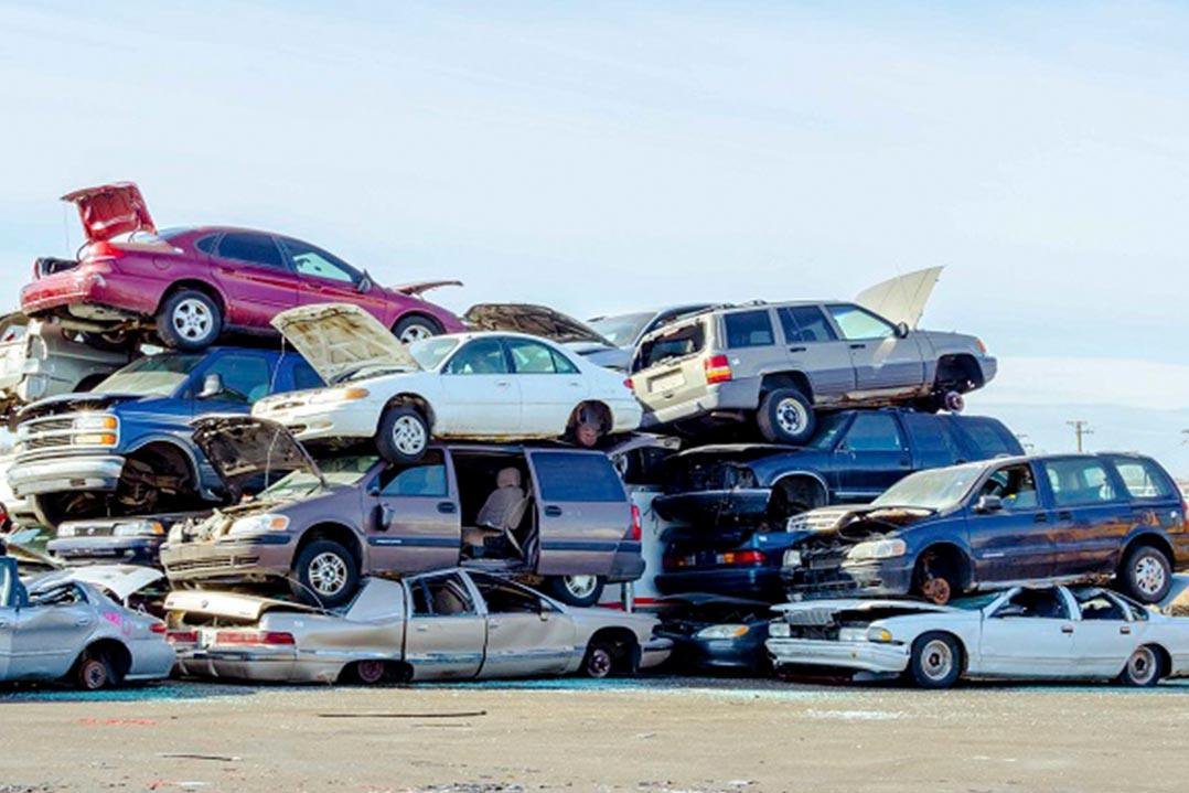 Free scrap vehicle removal services such as car, bus truck, van & suv!